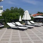Appartmants 1 With Pool And Private Jakuzzi Guest house