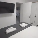 Appartmants 1 With Pool And Private Jakuzzi 4*