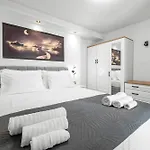 Appartmants 1 With Pool And Private Jakuzzi Guest house