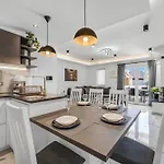 Appartmants 1 With Pool And Private Jakuzzi 4*
