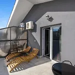 Appartmants 1 With Pool And Private Jakuzzi Guest house