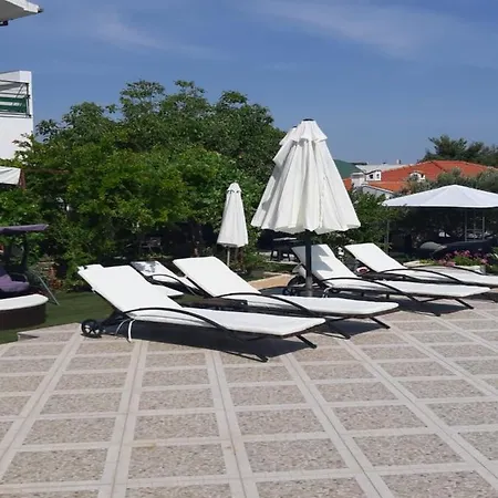 1 With Pool And Private Jacuzzi Guest house