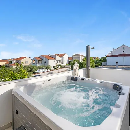 1 With Pool And Private Jacuzzi