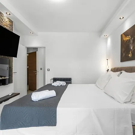 Appartmants 1 With Pool And Private Jakuzzi Guest house
