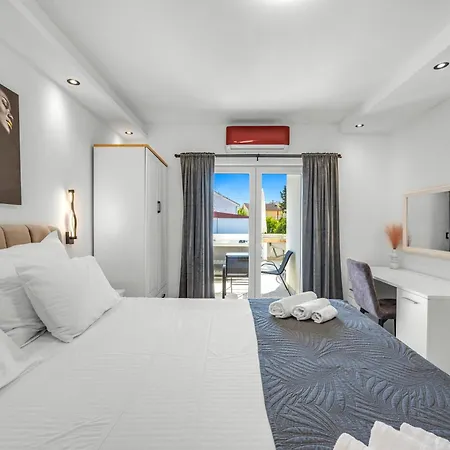 Guest house Appartmants 1 With Pool And Private Jakuzzi Vodice