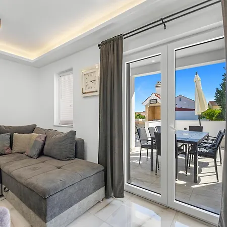 Appartmants 1 With Pool And Private Jakuzzi 4* Vodice