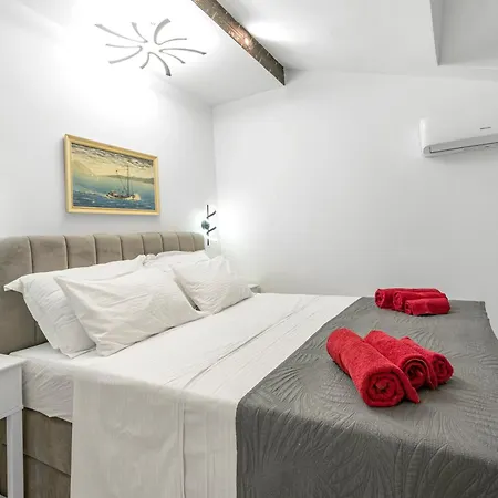 1 With Pool And Private Jacuzzi 4* Vodice