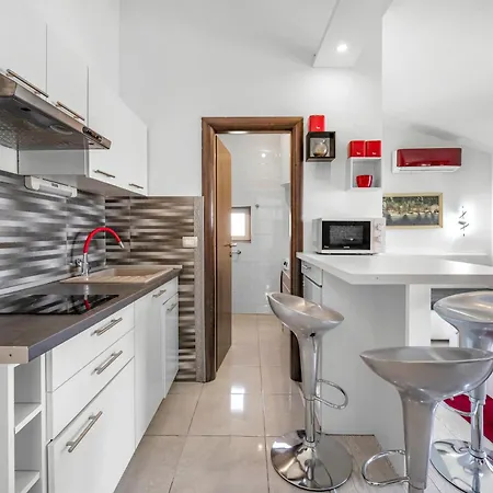 1 With Pool And Private Jacuzzi Pensionat Vodice