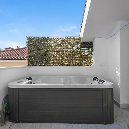 1 With Pool And Private Jacuzzi