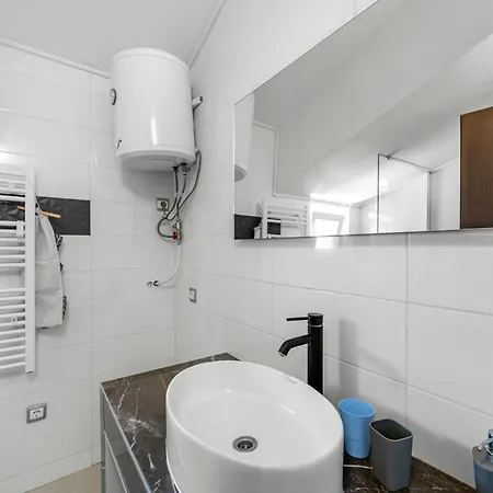 1 With Pool And Private Jacuzzi Guest house Vodice