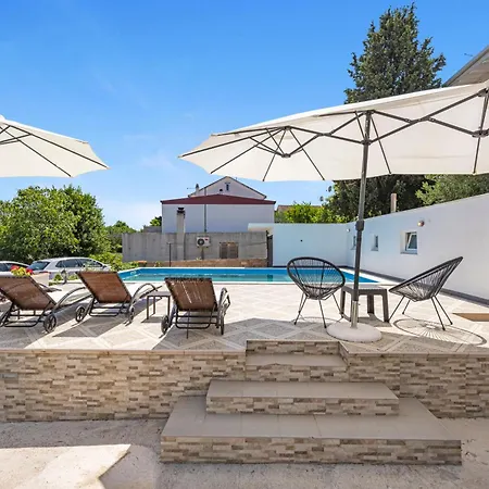 1 With Pool And Private Jacuzzi Vodice