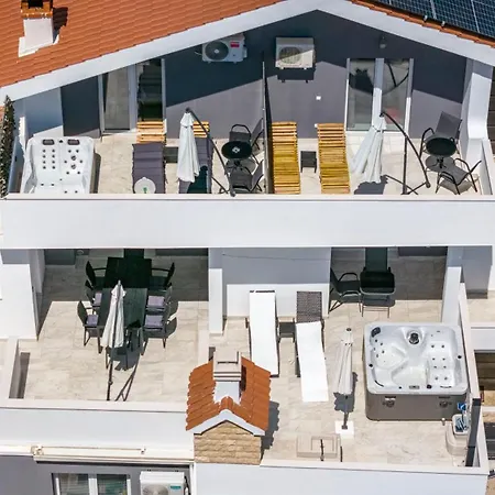 Appartmants 1 With Pool And Private Jakuzzi 4* Vodice