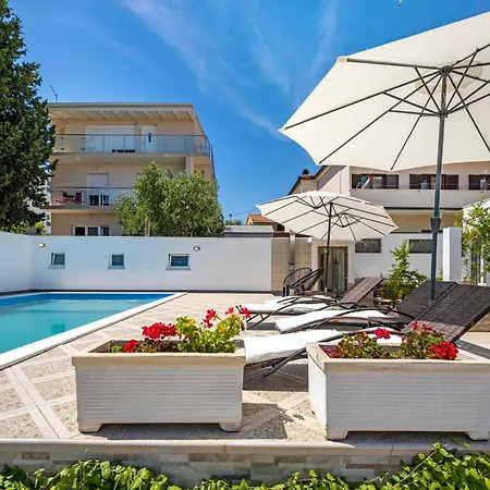 Appartmants 1 With Pool And Private Jakuzzi Guest house 4*