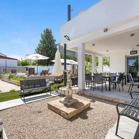 1 With Pool And Private Jacuzzi