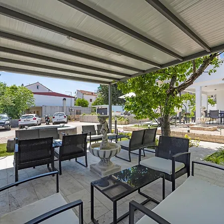Pensionat 1 With Pool And Private Jacuzzi