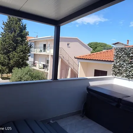 1 With Pool And Private Jacuzzi Guest house