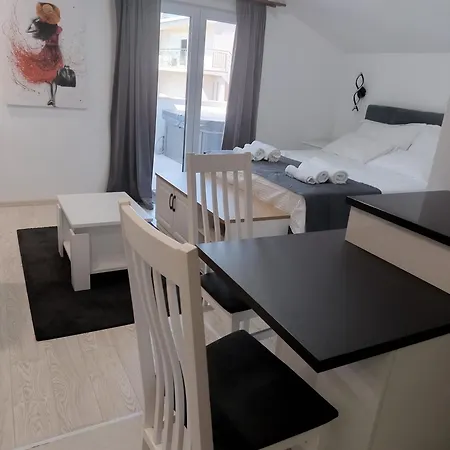 1 With Pool And Private Jacuzzi Pensionat 4*
