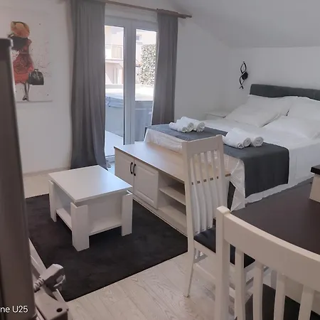 1 With Pool And Private Jacuzzi Vodice
