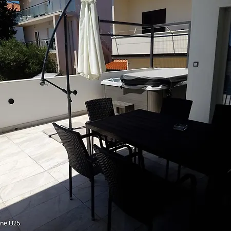 1 With Pool And Private Jacuzzi