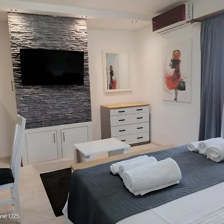 1 With Pool And Private Jacuzzi Guest house
