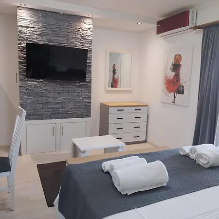 1 With Pool And Private Jacuzzi Pensionat 4*