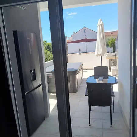 1 With Pool And Private Jacuzzi Vodice