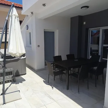 1 With Pool And Private Jacuzzi