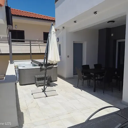 1 With Pool And Private Jacuzzi Guest house