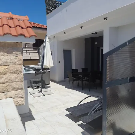 1 With Pool And Private Jacuzzi Guest house 4*