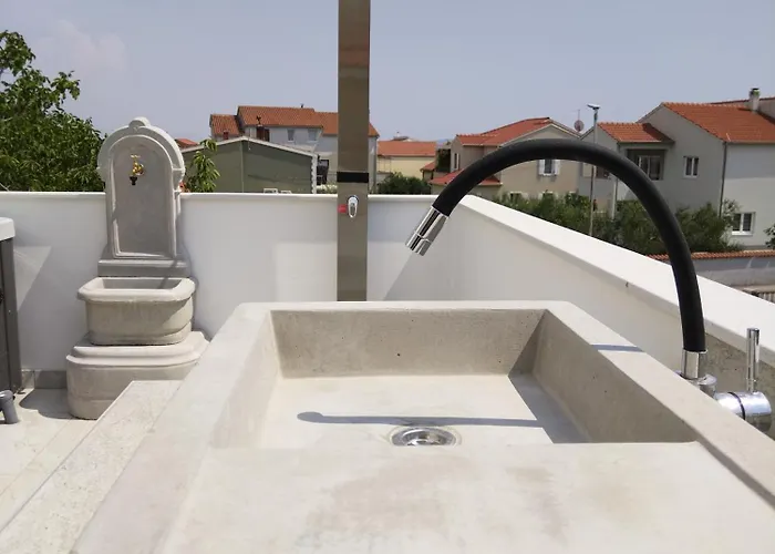 Vodice Guesthouse ヴォディツェ