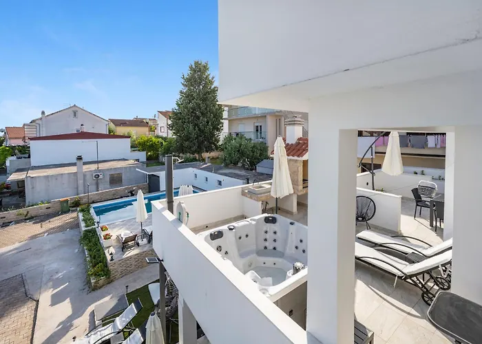 Vodice Guesthouse 4* 보디체