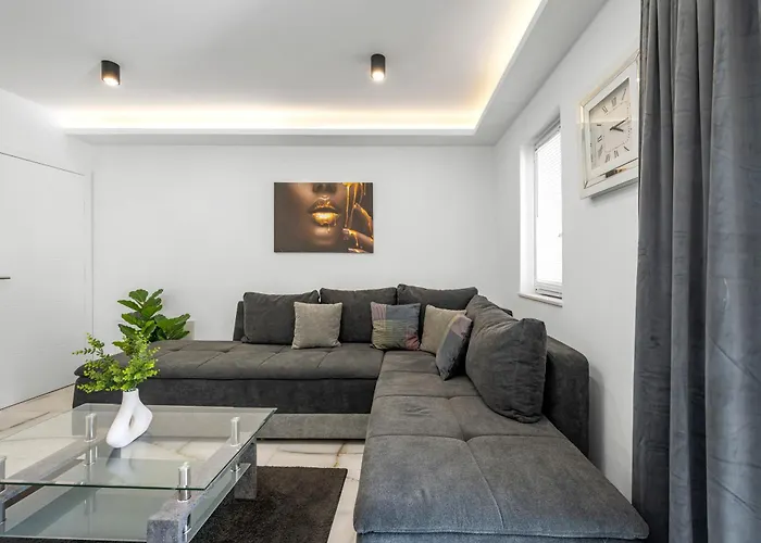 Vodice Guesthouse ヴォディツェ