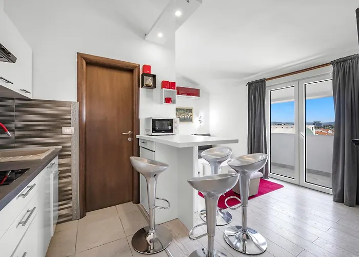 Vodice Guesthouse ゲストハウス 4*