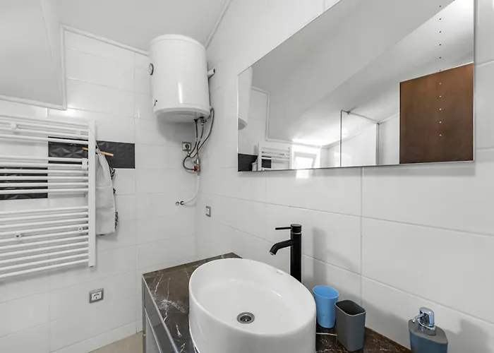 Vodice Guesthouse ゲストハウス ヴォディツェ