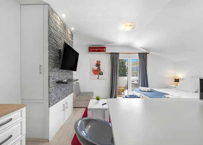 ゲストハウス Vodice Guesthouse ヴォディツェ