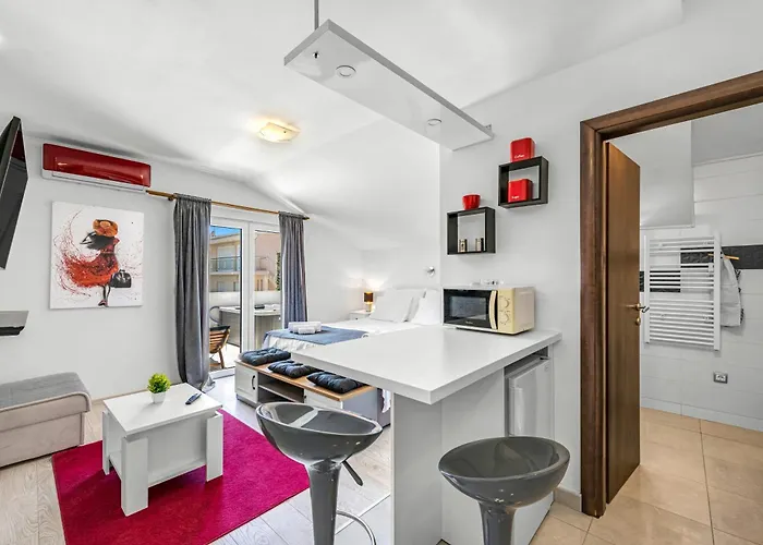 Vodice Guesthouse 보디체