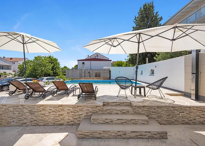 Vodice Guesthouse 보디체