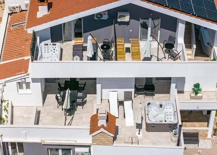 Vodice Guesthouse 4* ヴォディツェ