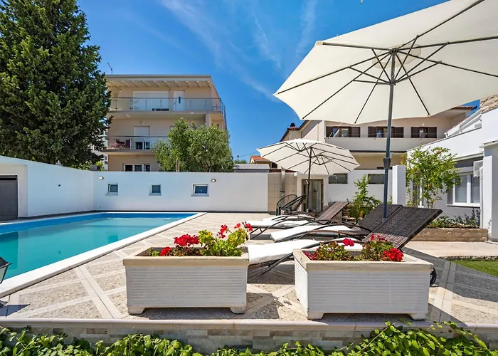 Vodice Guesthouse ゲストハウス 4*