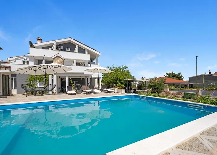 Vodice Guesthouse ヴォディツェ