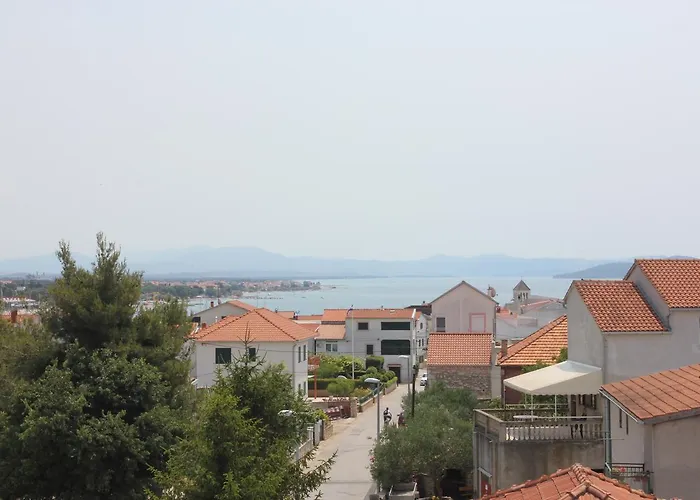 Vodice Guesthouse ゲストハウス ヴォディツェ